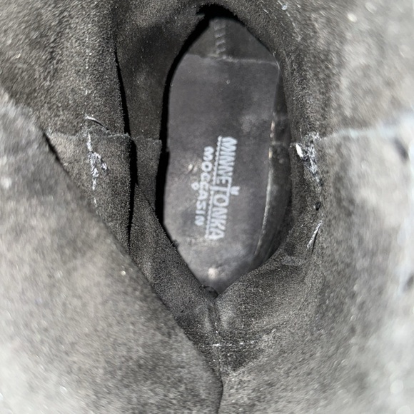 Minnetonka Women's 3-Layer Fringe Boot, Black - Pristine Condition - Picture 5 of 5